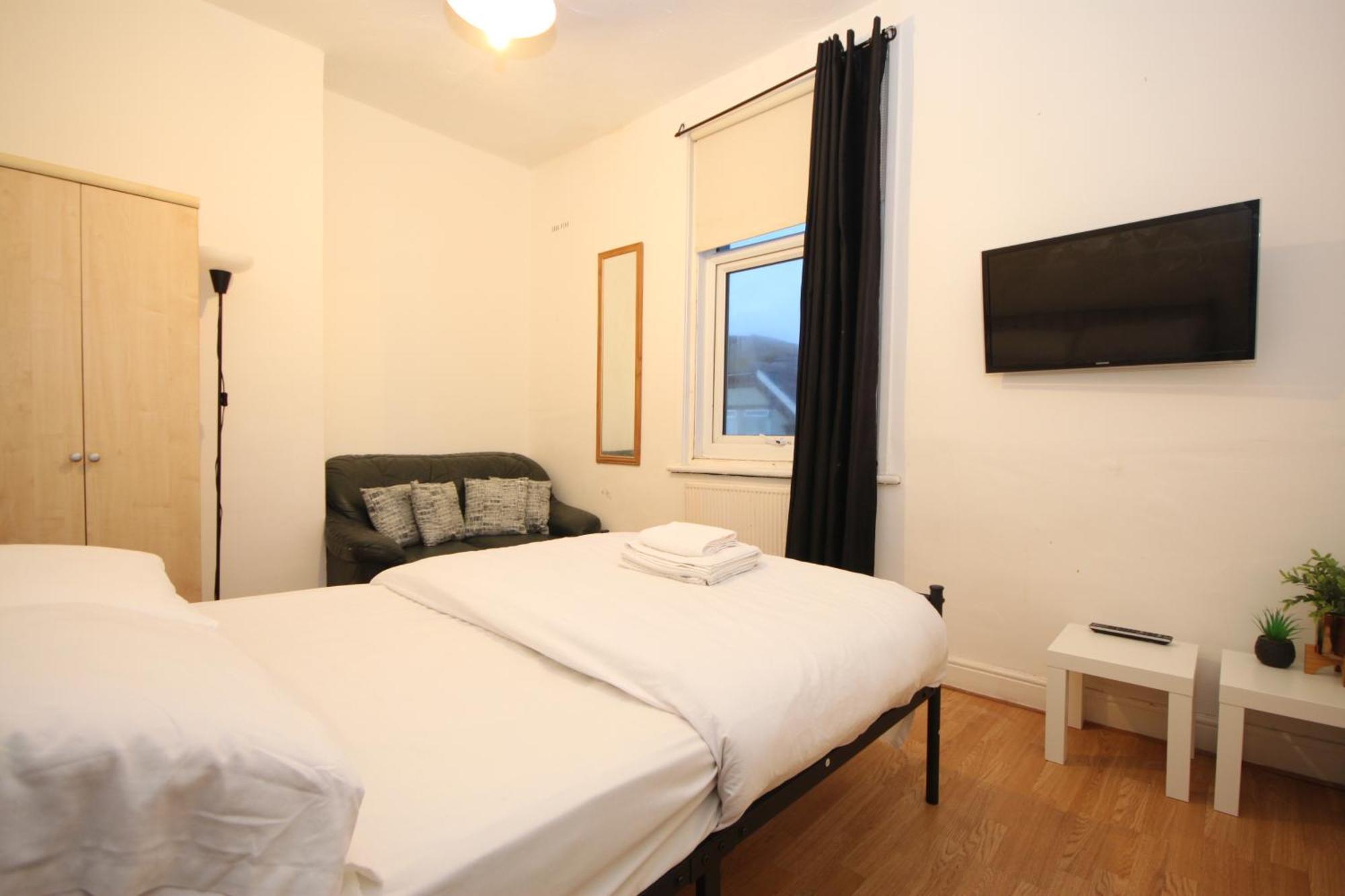 Barton Seaview, Self Catering Studio Apartments, Promenade & Central Beach Location, Families, Couples Or 23 Years Plus Only, Free Parking Blackpool Exterior foto