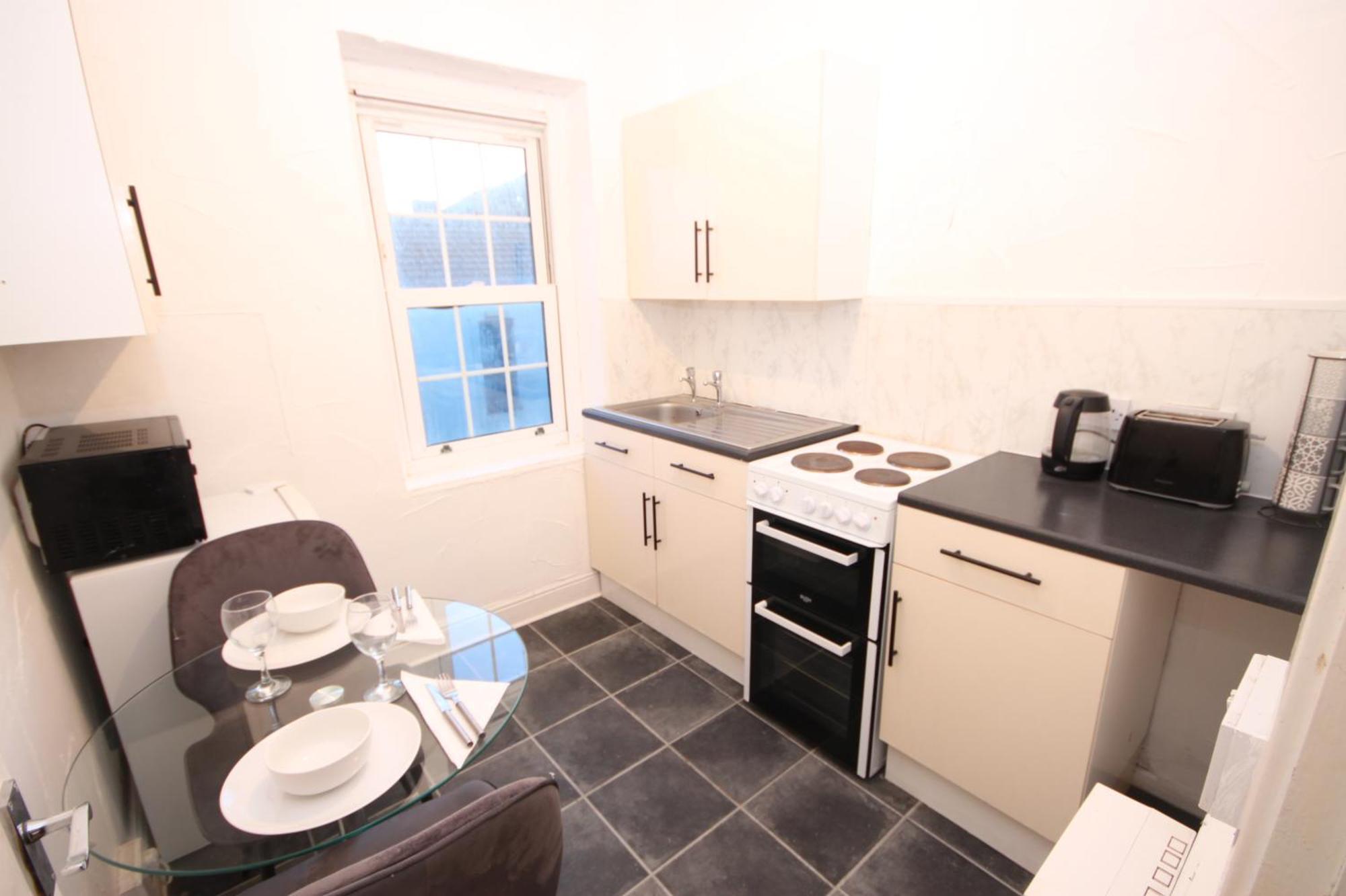 Barton Seaview, Self Catering Studio Apartments, Promenade & Central Beach Location, Families, Couples Or 23 Years Plus Only, Free Parking Blackpool Exterior foto