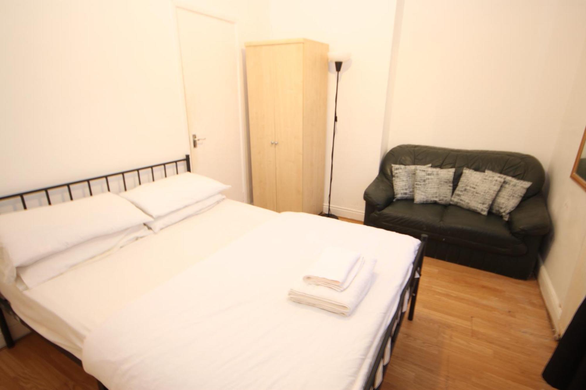 Barton Seaview, Self Catering Studio Apartments, Promenade & Central Beach Location, Families, Couples Or 23 Years Plus Only, Free Parking Blackpool Exterior foto