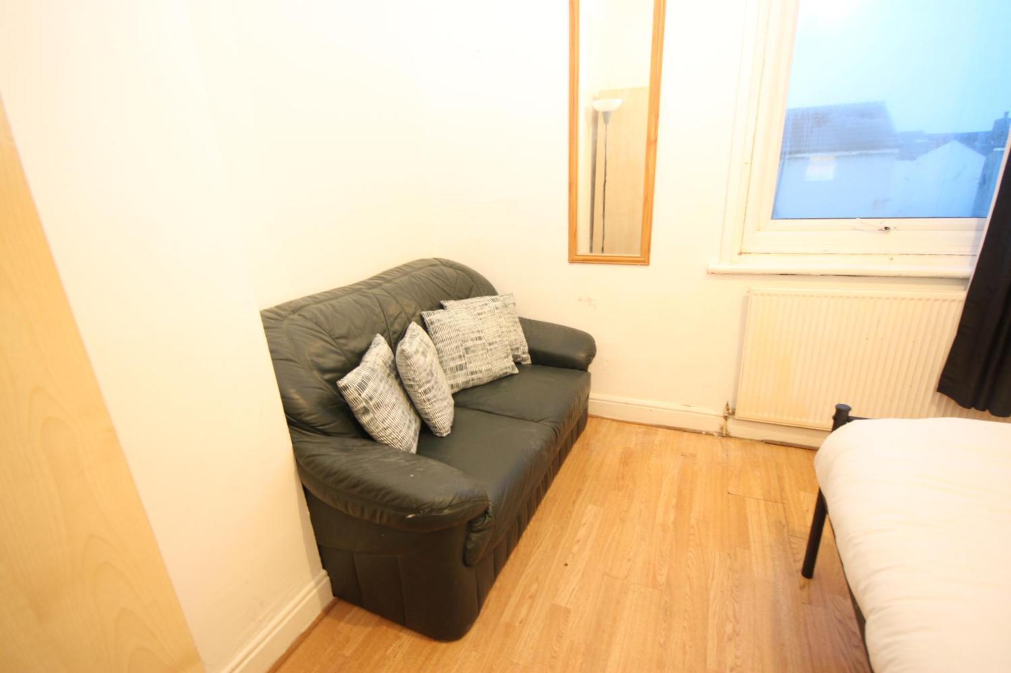 Barton Seaview, Self Catering Studio Apartments, Promenade & Central Beach Location, Families, Couples Or 23 Years Plus Only, Free Parking Blackpool Habitación foto
