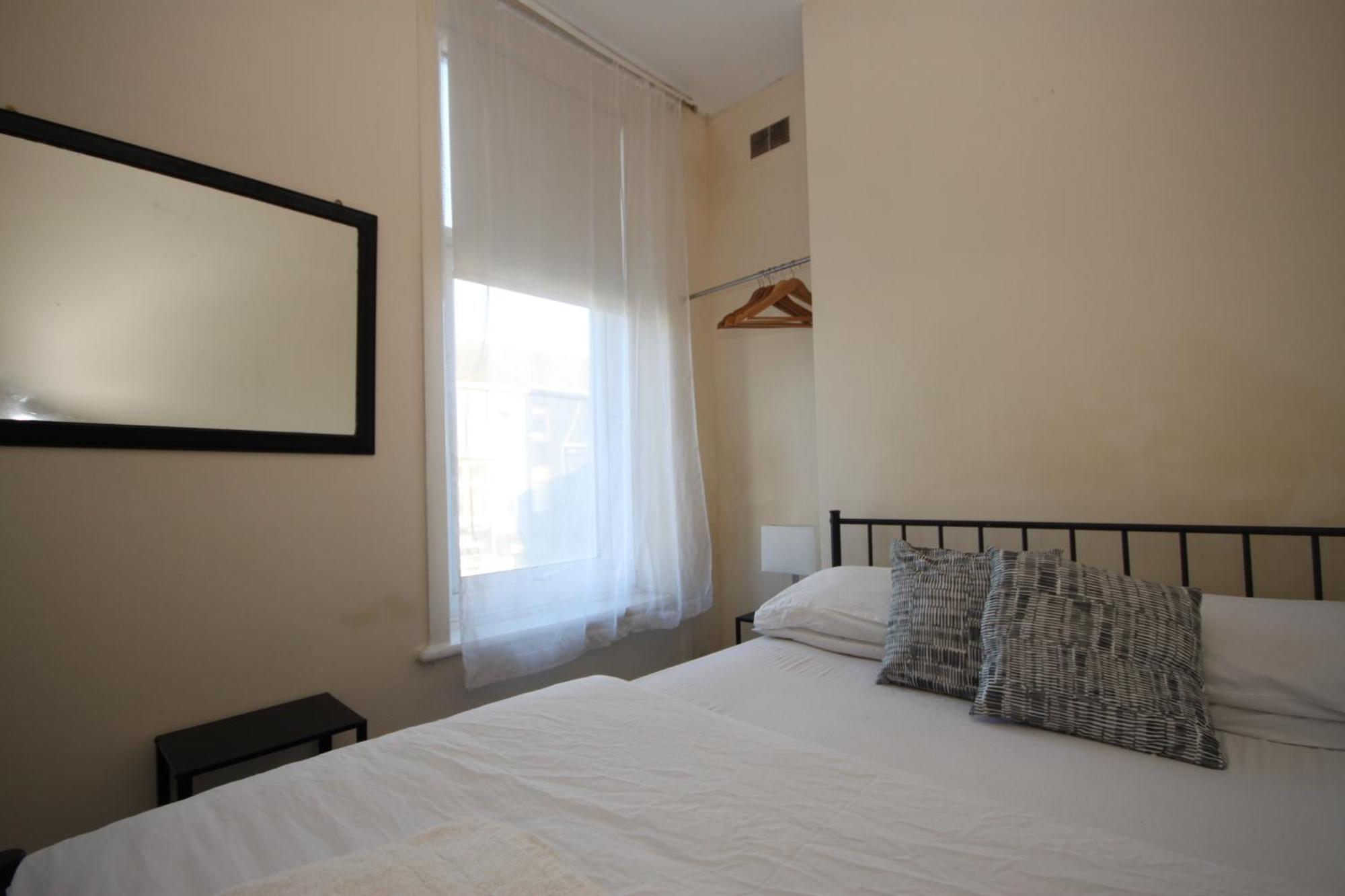 Barton Seaview, Self Catering Studio Apartments, Promenade & Central Beach Location, Families, Couples Or 23 Years Plus Only, Free Parking Blackpool Habitación foto